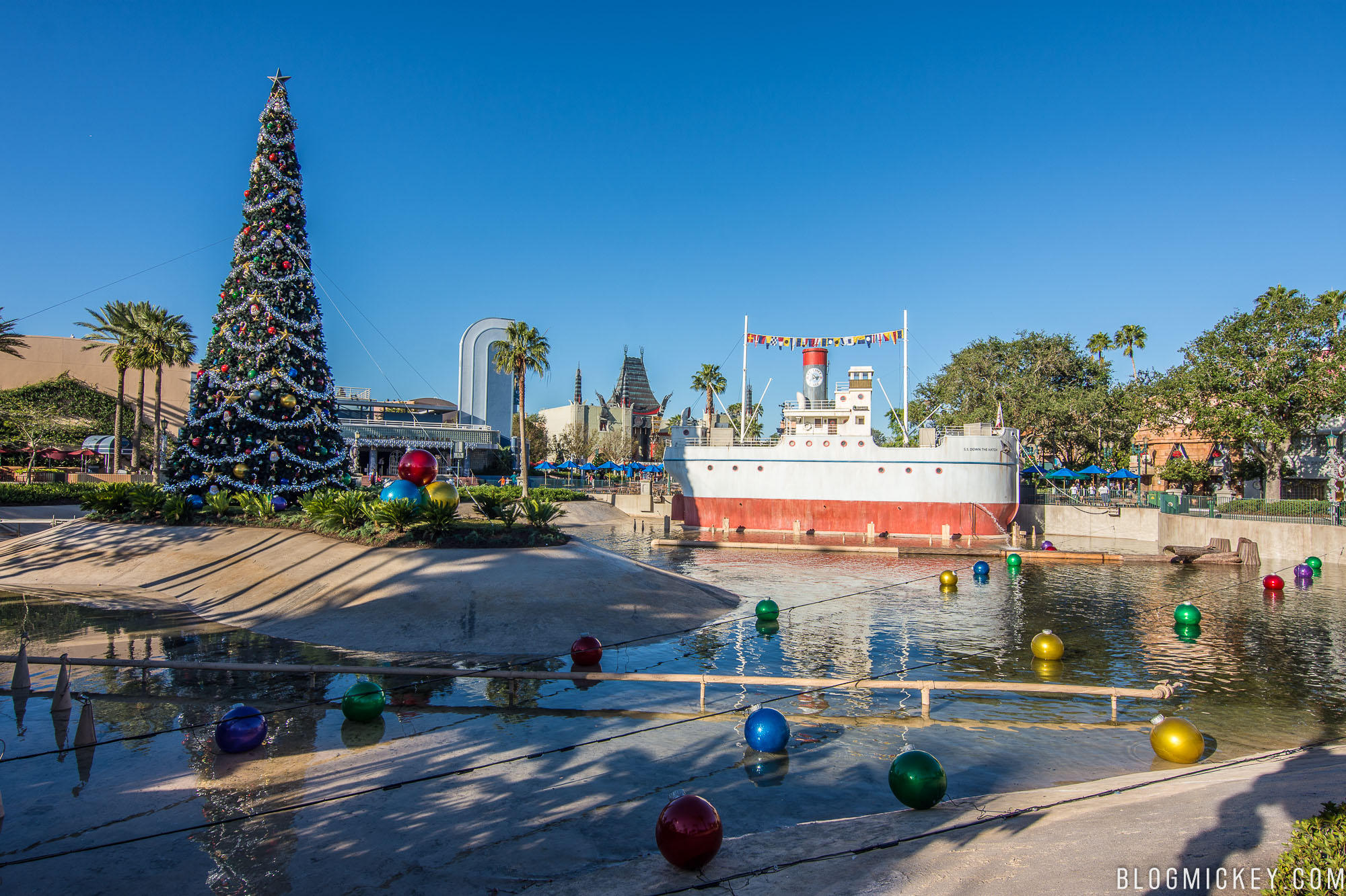 PHOTOS: Holiday Decorations Debut on Echo Lake at Disney's Hollywood