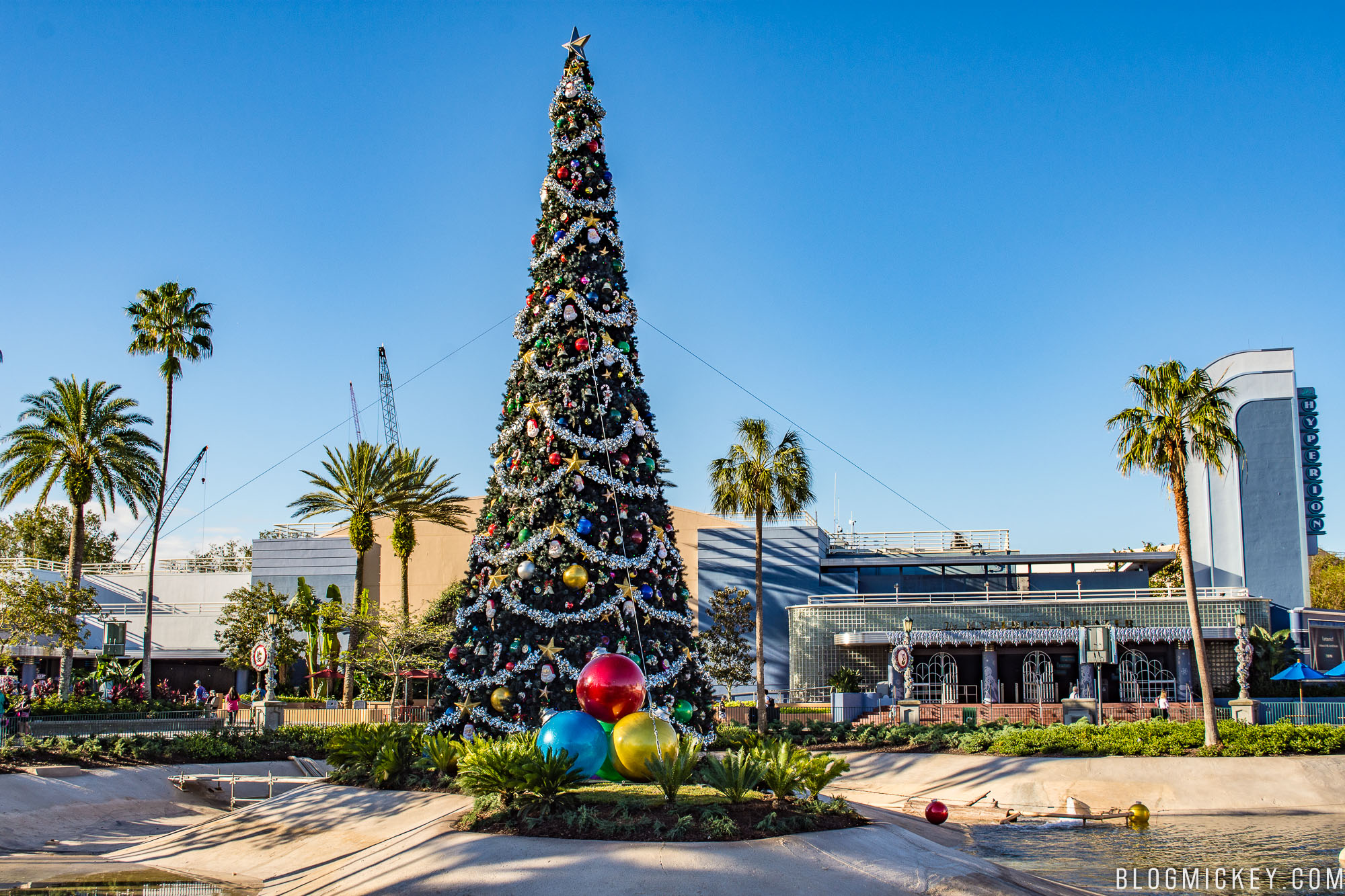 PHOTOS: Holiday Decorations Debut on Echo Lake at Disney's Hollywood