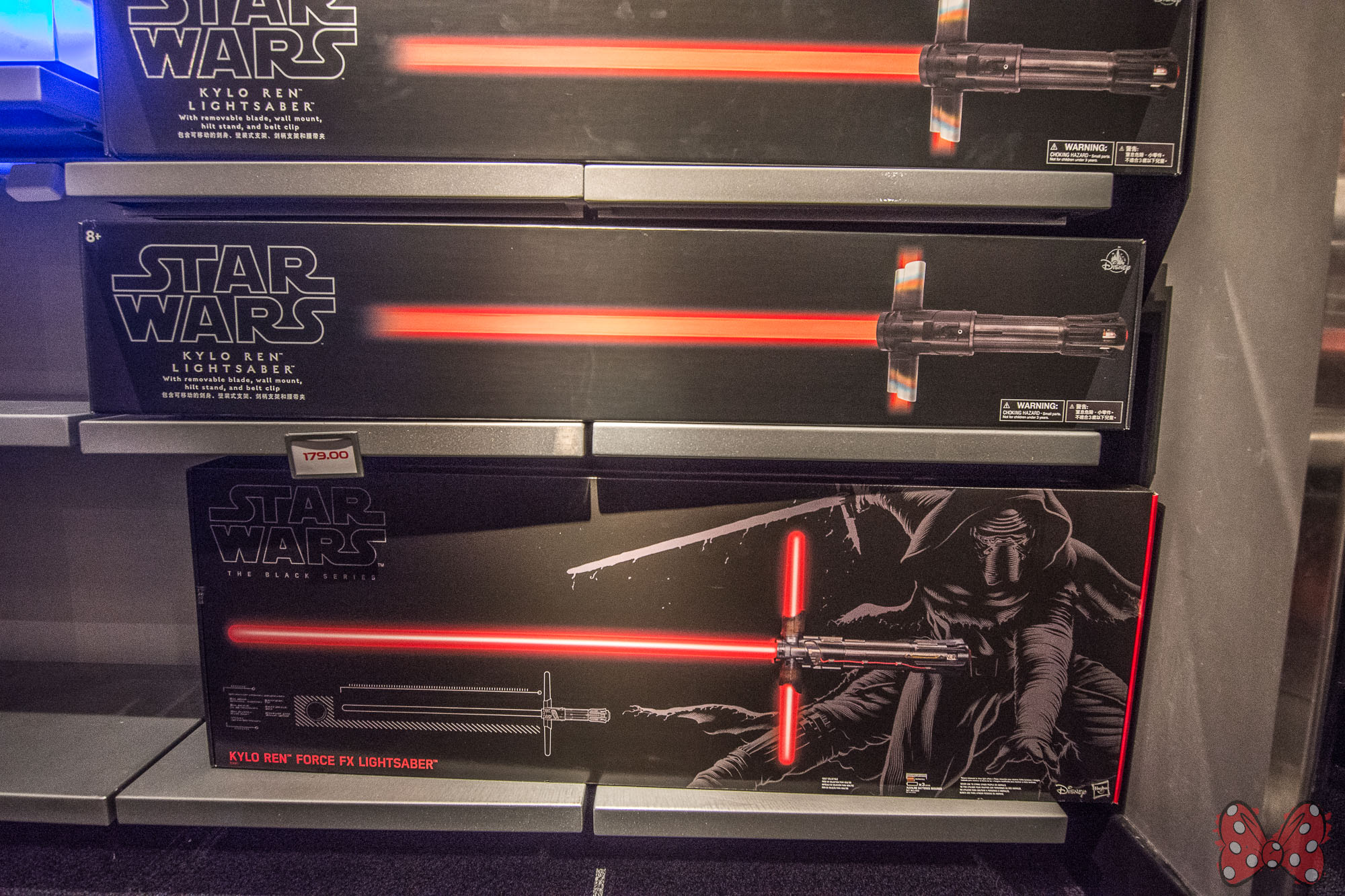 New Disney Parks Exclusive Star Wars Rey Lightsaber the last Jedi With Stand! 
