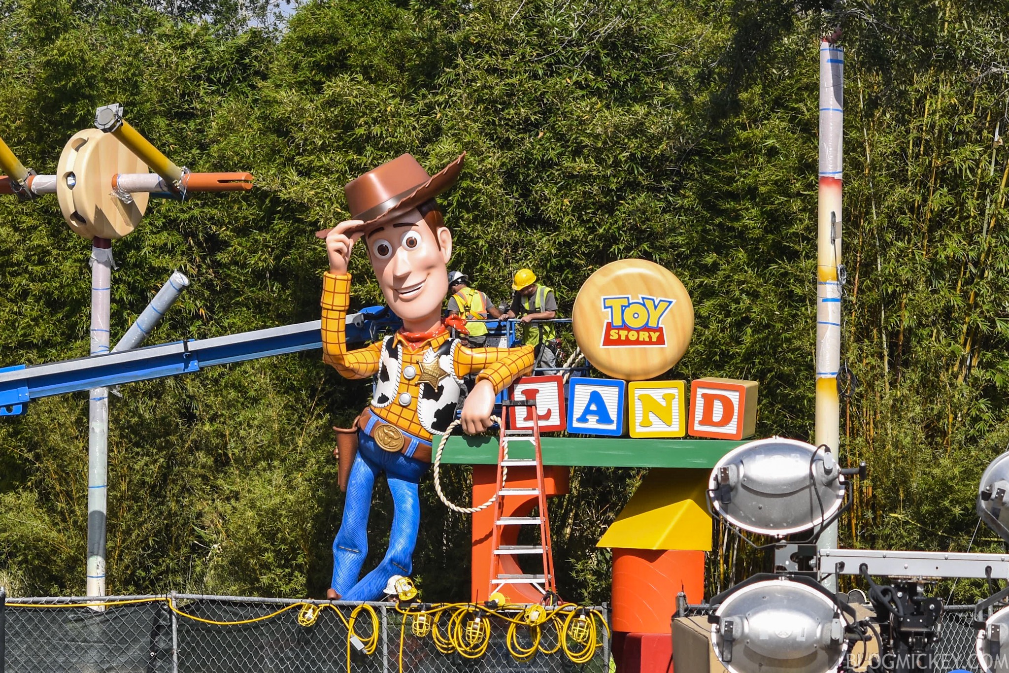 FIRST LOOK: Woody Figure Arrives in Toy Story Land at Disney's ...