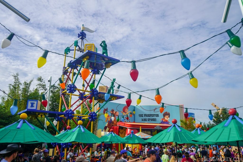 Woody's Lunch Box restaurant - theming