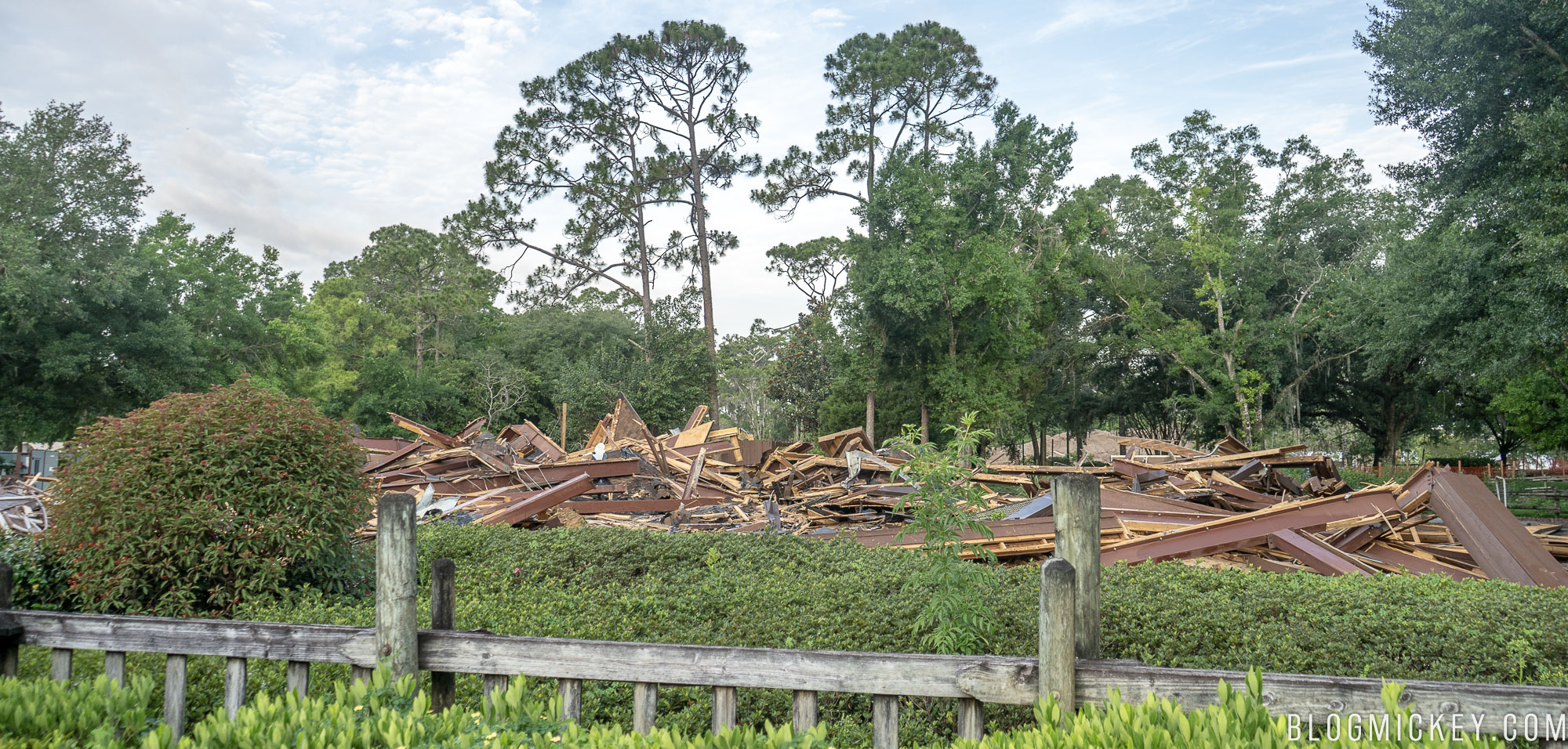 Mickeys Backyard Bbq Demolished As Fort Wilderness Prepares For