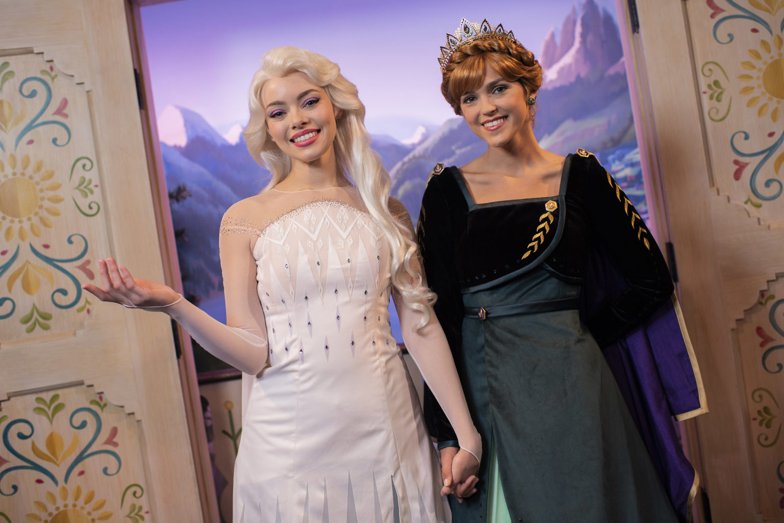 Anna and Elsa Debut 'Frozen 2' Costumes in Epcot and Disney Parks Worldwide