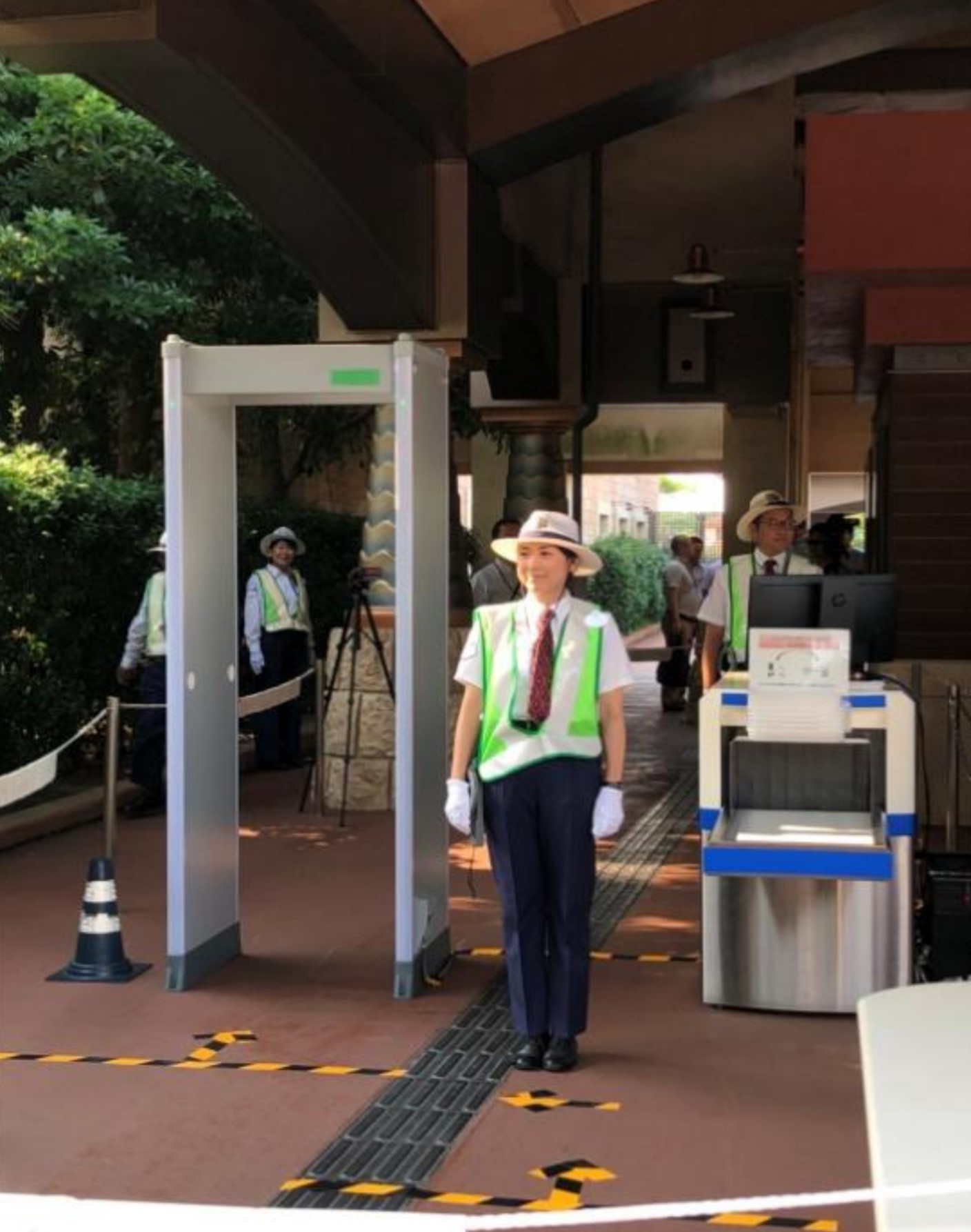 Tokyo Disneyland Resort Implements XRay Machines and Metal Detectors