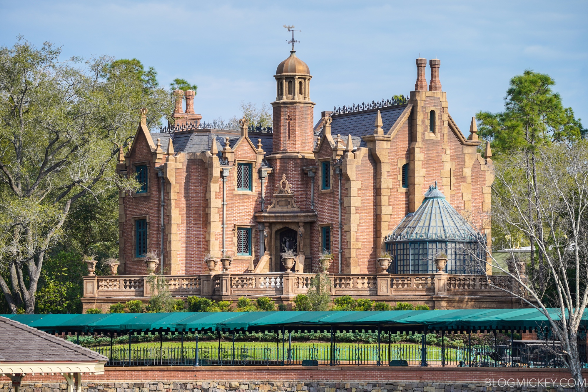 Major Doom Buggy Ride Vehicle Malfunction Leads to Haunted Mansion