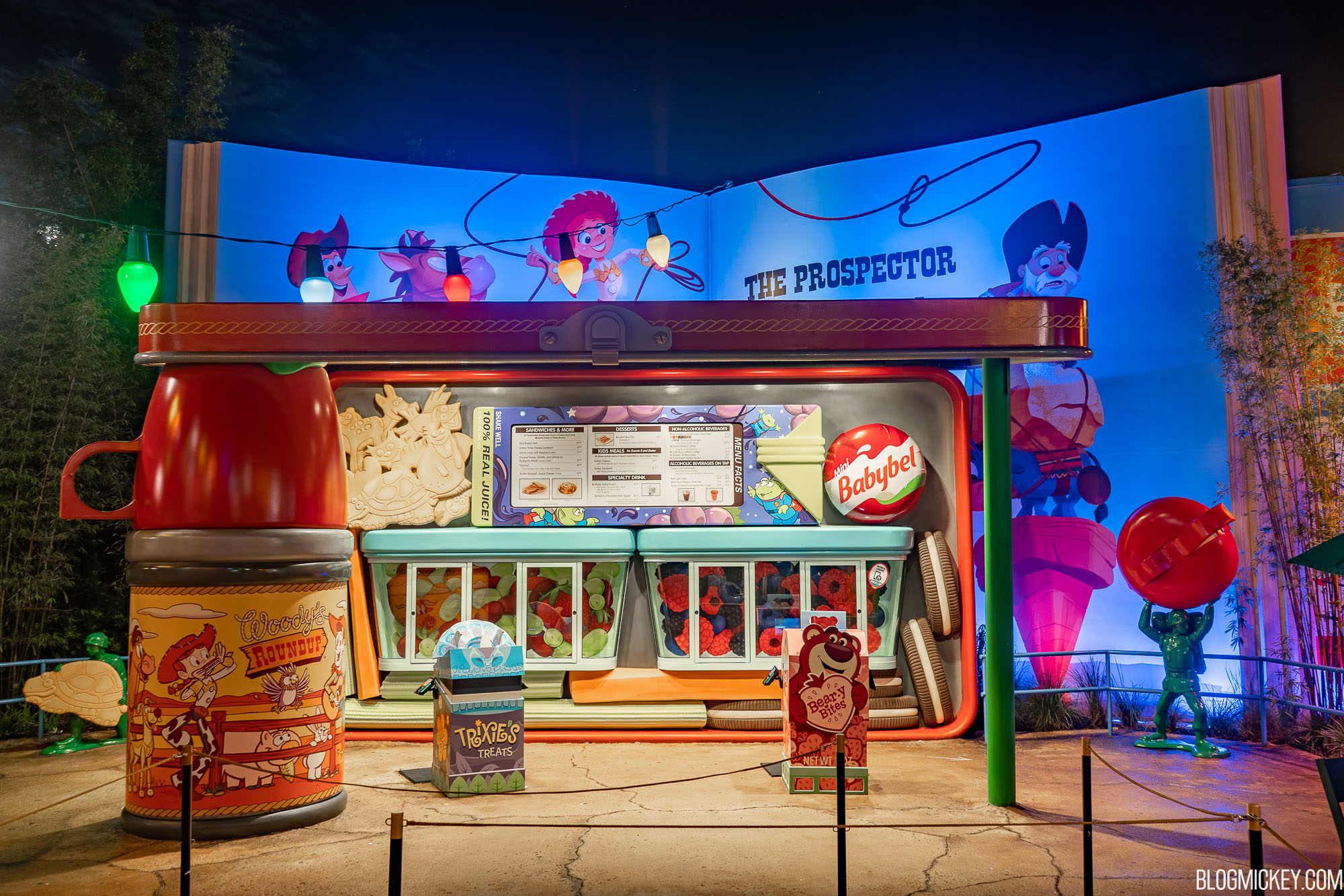 Woody's Lunch Box Restaurant in Toy Story Land