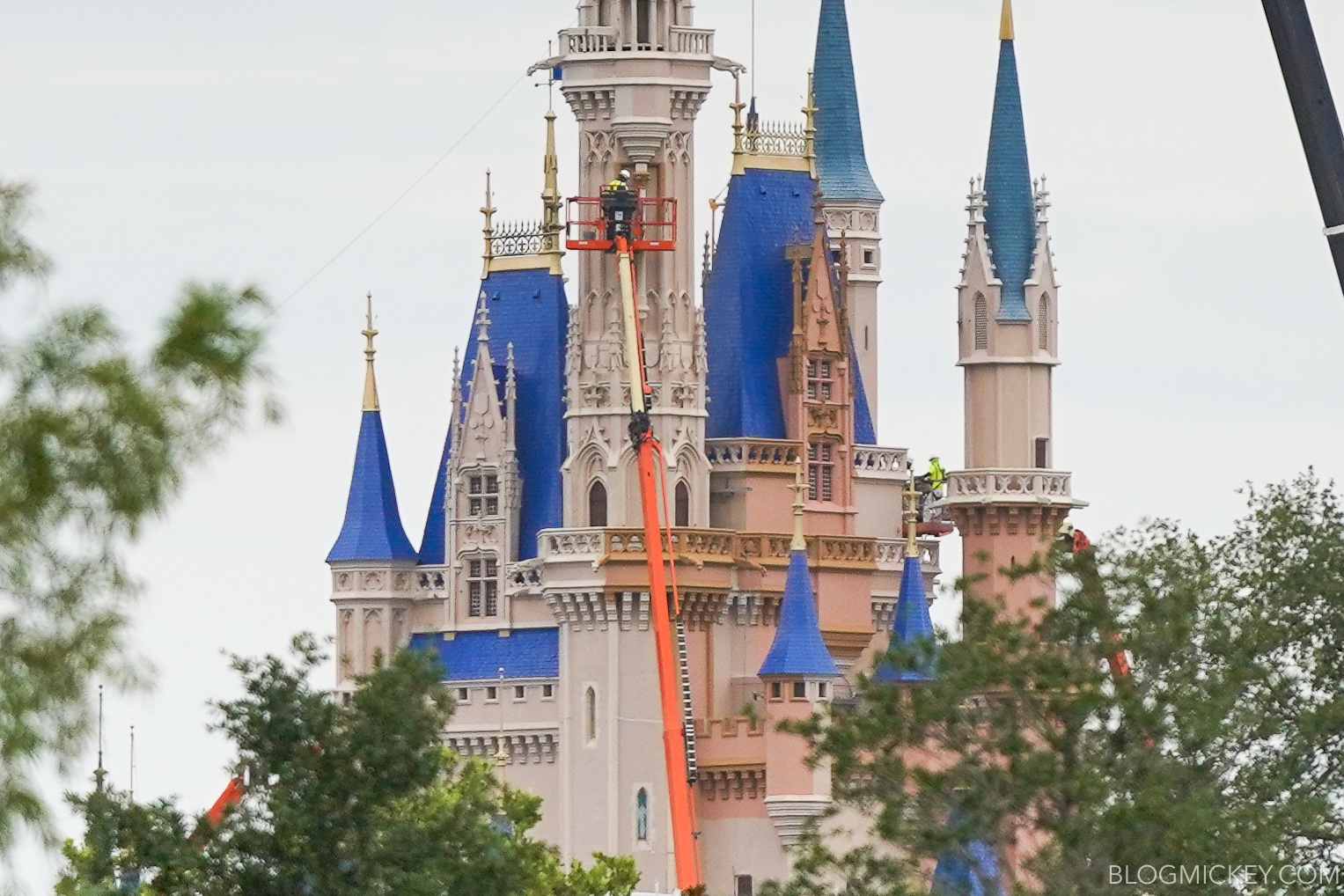 magic-kingdom-disney-world-construction-cinderella-castle-1.jpg