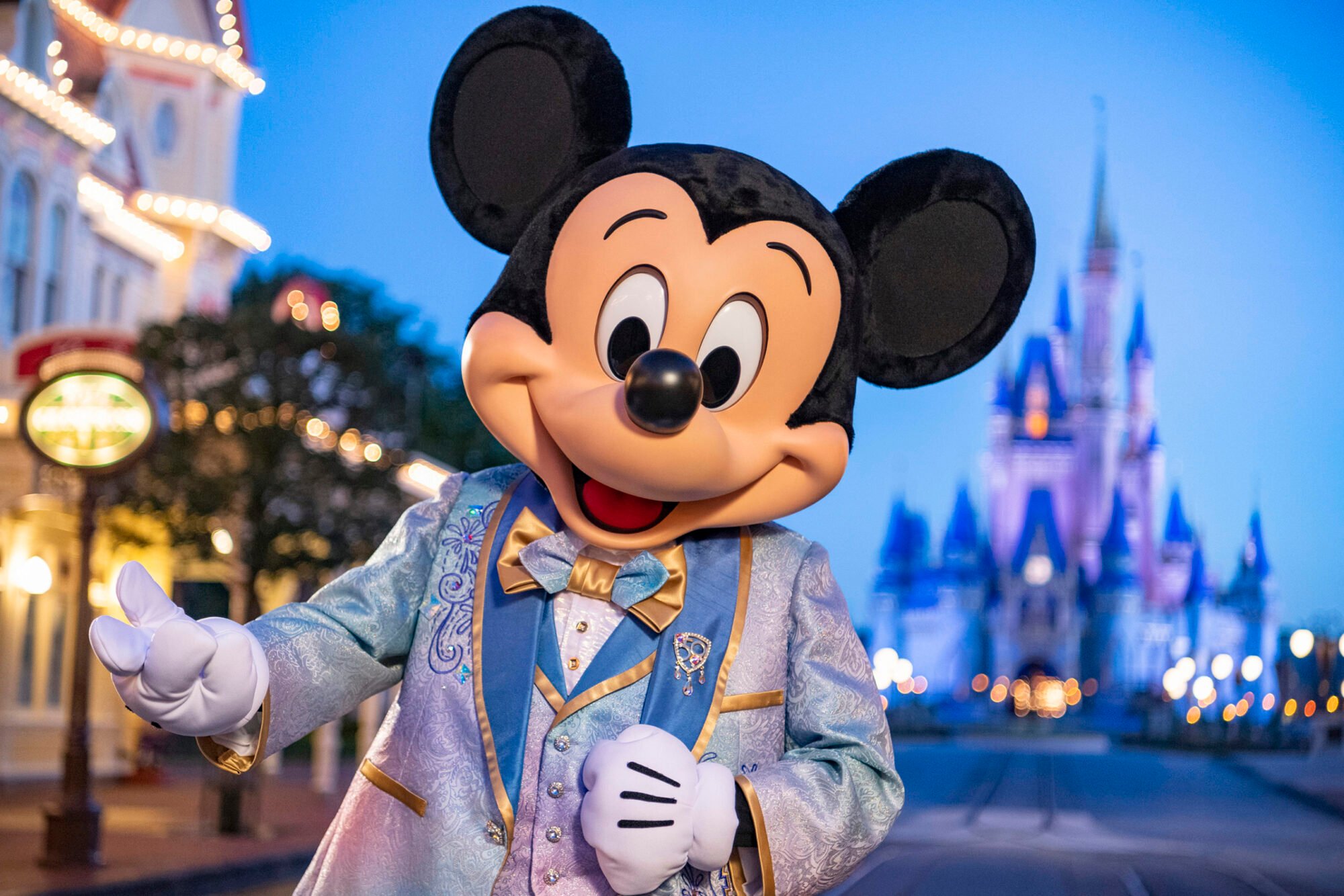 Where to Find Mickey and Minnie at Disney World 