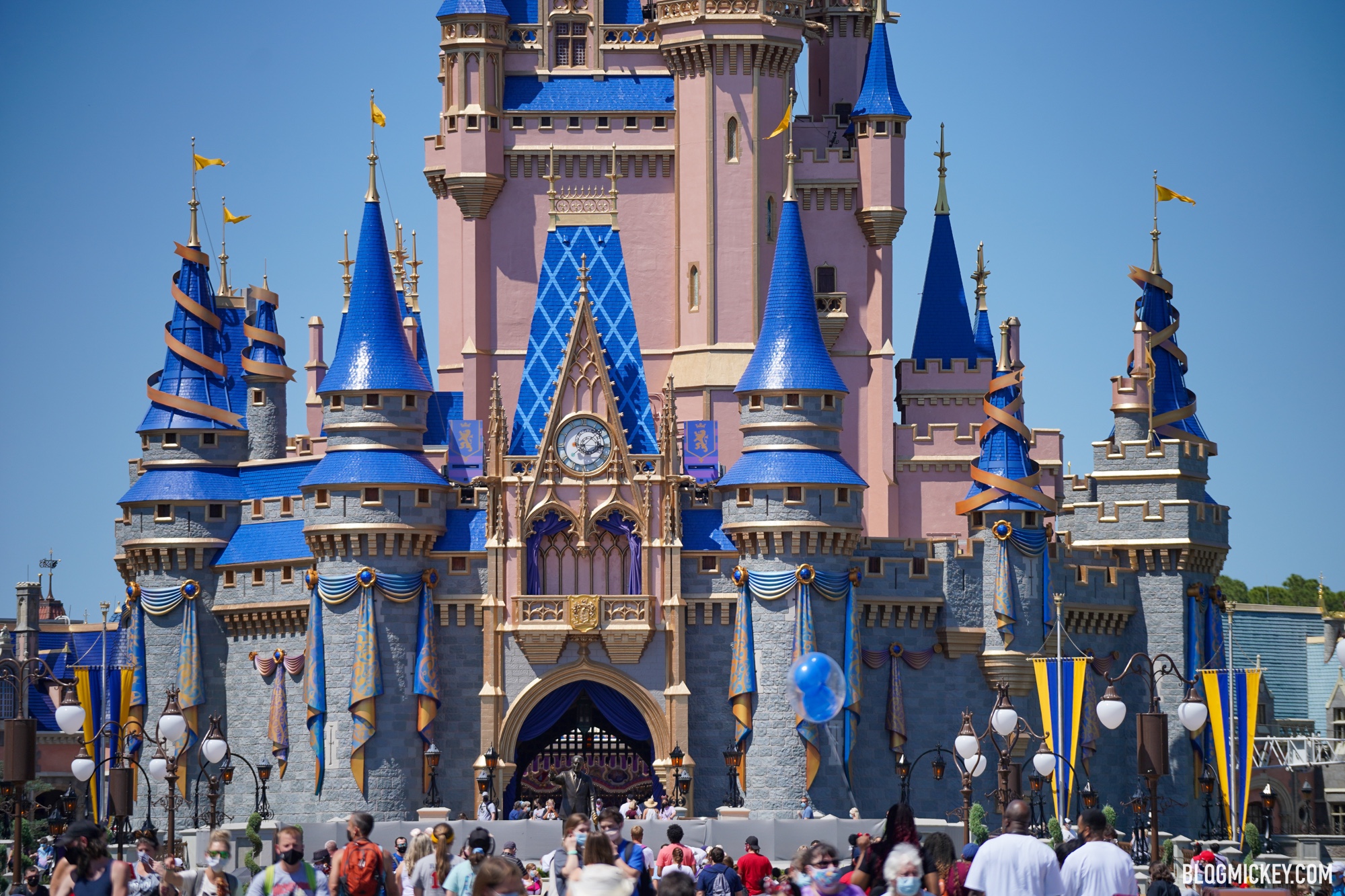 Disney Parks Magic Kingdom Cinderella Castle Mickey And Minnie Ornament New