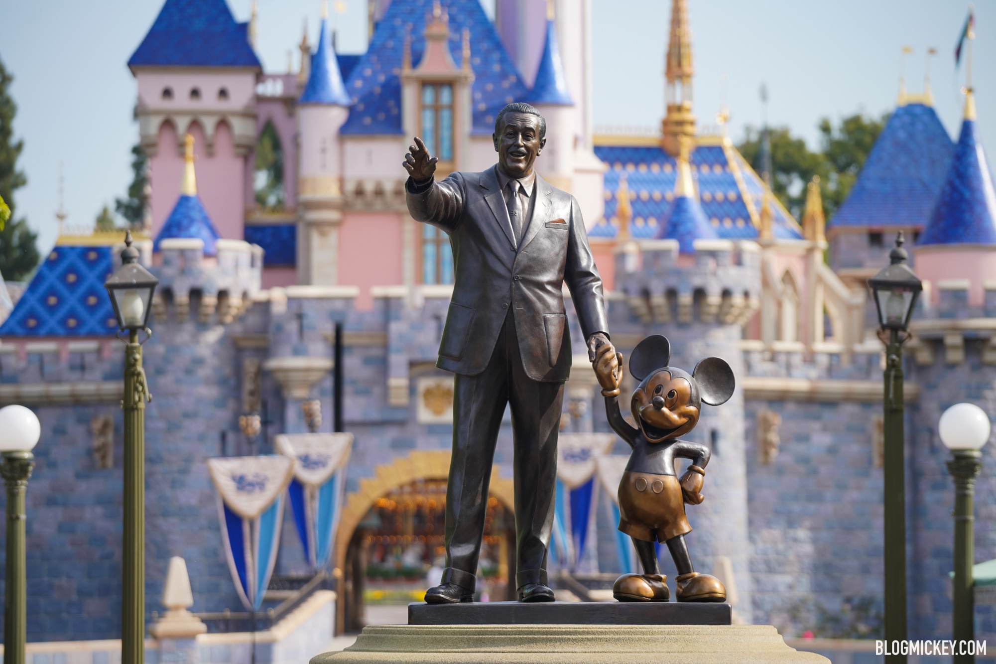 Disneyland to Require Unionized Cast Members Get Vaccinated Against