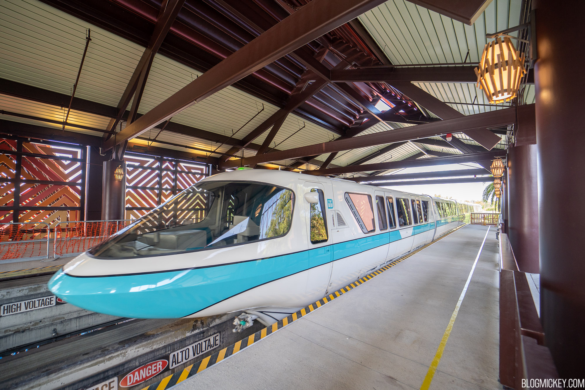 Disneys Polynesian Resort Monorail BREAKING NEWS The Polynesian