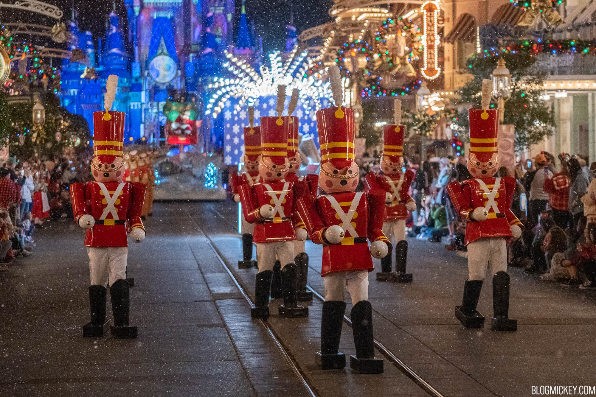 Disney Christmas Parade Performers 2022 Mickey's Once Upon A Christmastime Parade To Begin Daytime Performances  Beginning December 22