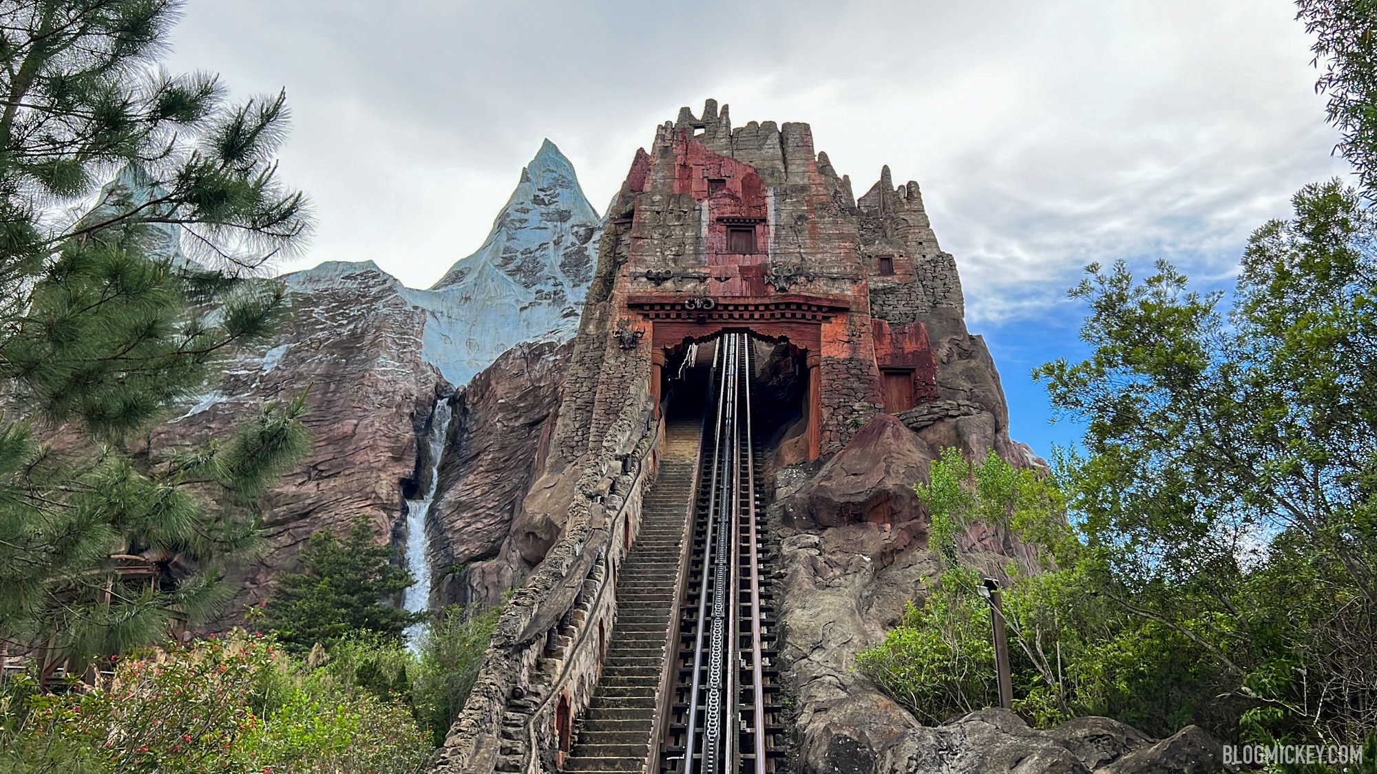 VIDEO: Disney Testing Fully Lit Yeti on Expedition Everest