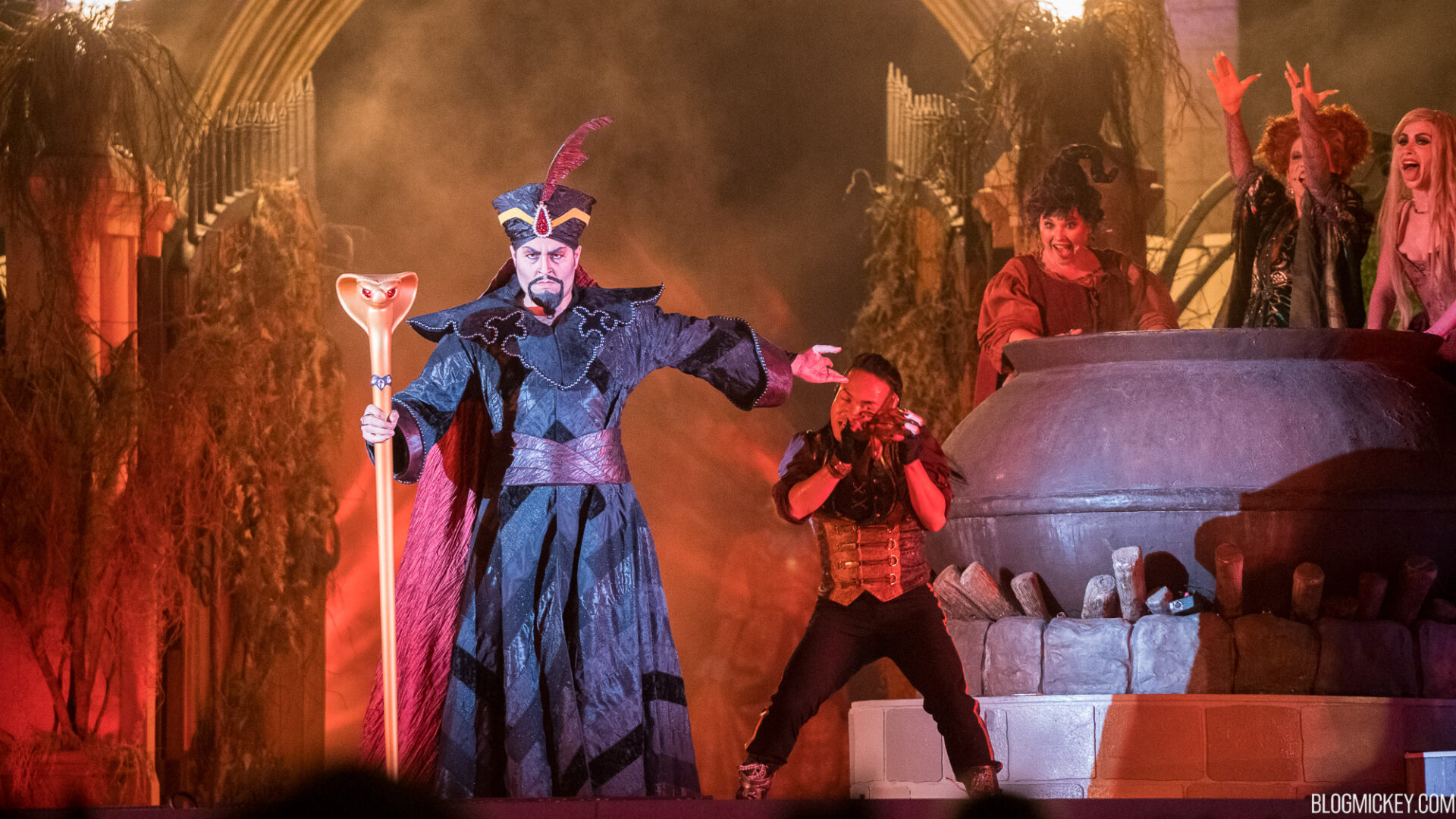 Hocus Pocus Villain Spelltacular Show Finally Debuts at Mickey's Not-So ...