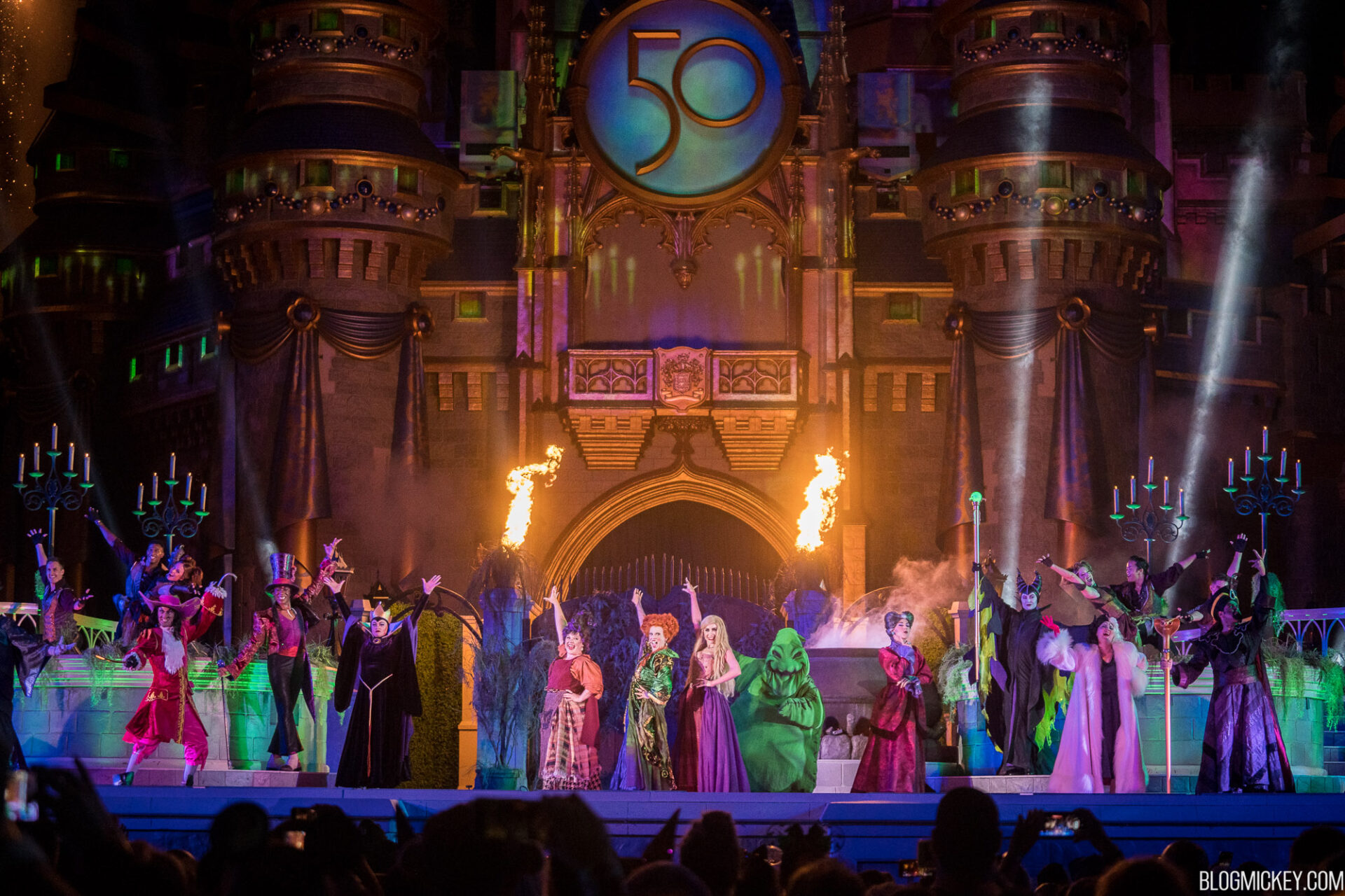 Hocus Pocus Villain Spelltacular Show Finally Debuts at Mickey's Not-So ...