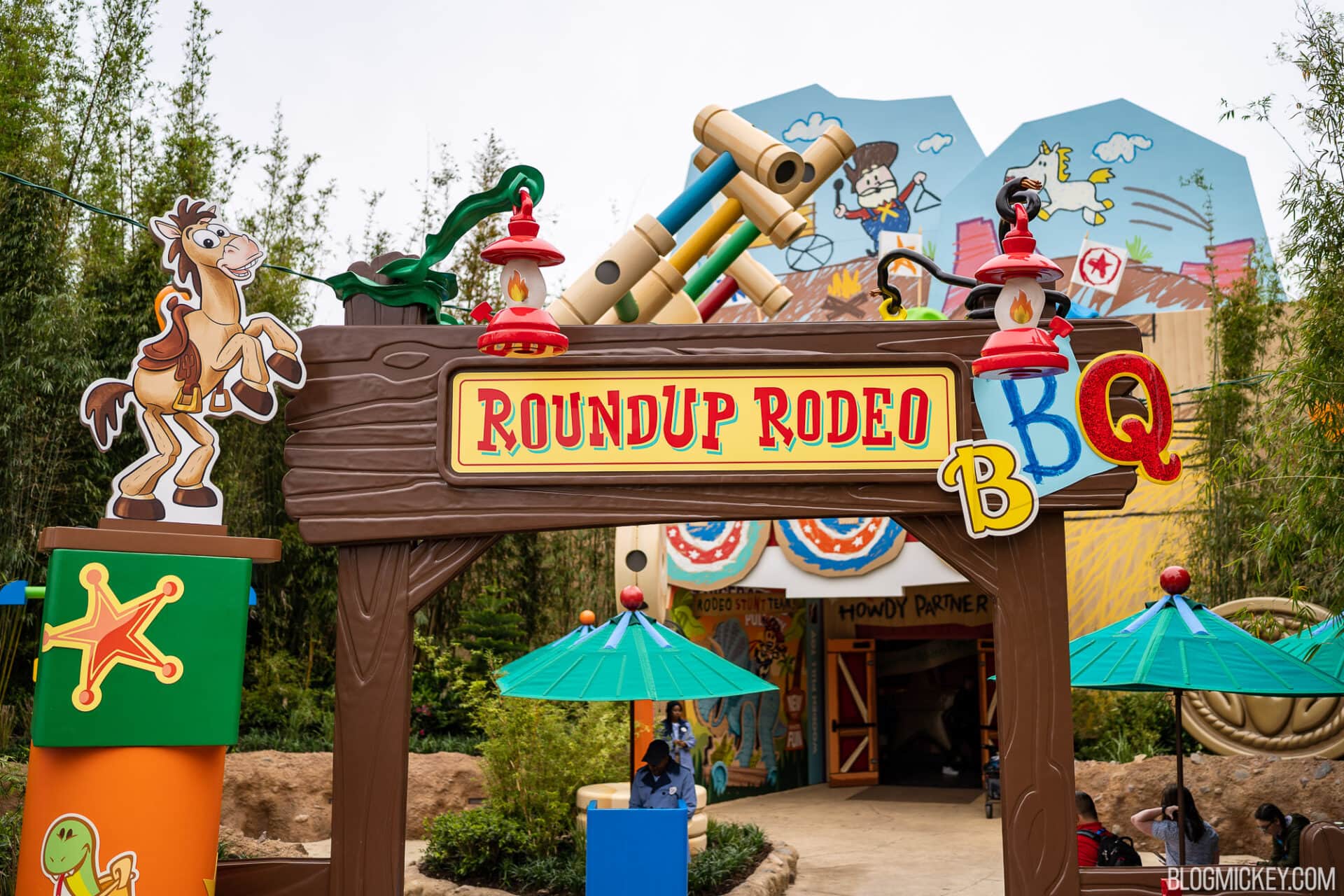roundup-rodeo-sign-revealed-1-1920x1280.jpg
